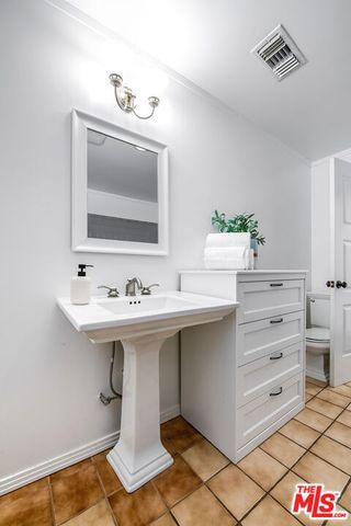 4419 N Clybourn Avenue, Toluca Lake, CA 91602