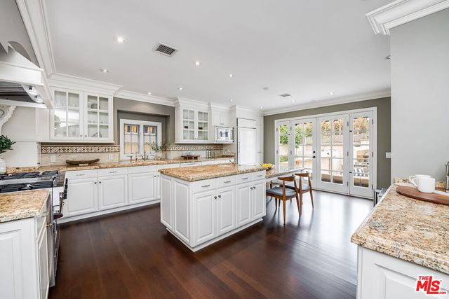 4419 N Clybourn Avenue, Toluca Lake, CA 91602