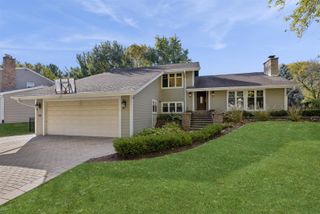 1116 HIDDEN SPRING Drive, Naperville, IL 60540