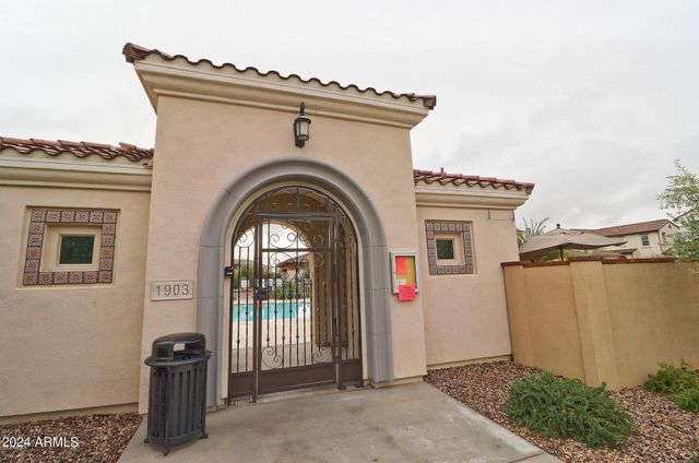 4015 S PECAN Drive, Chandler, AZ 85248