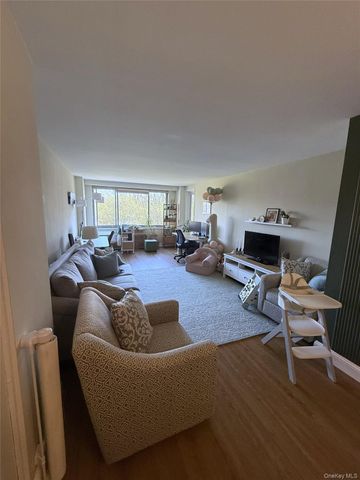 220-55 46th Avenue 4U, Bayside, NY 11361