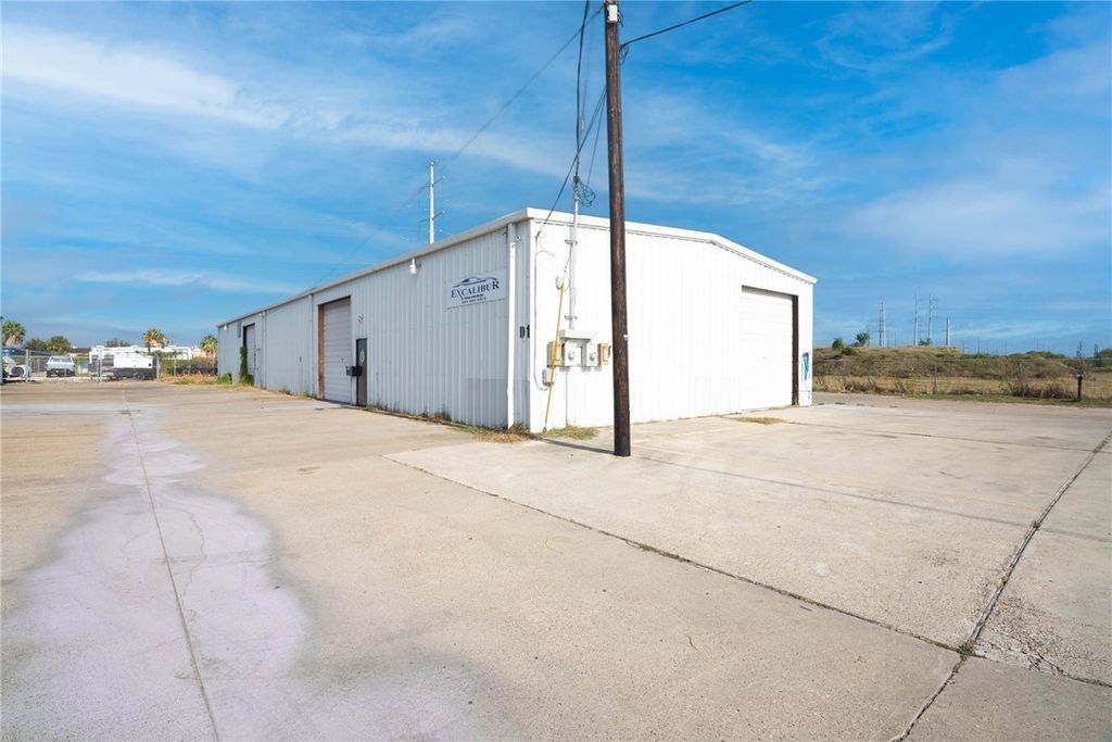 5802-D Wooldridge, Corpus Christi, TX 78414 — exterior