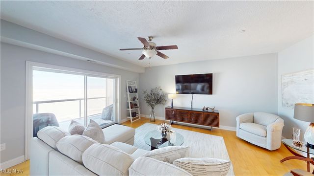 4699 Lake Road E 205, Geneva On The Lake, OH 44041