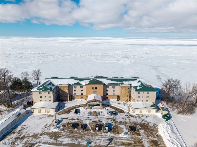 4699 Lake Road E 205, Geneva On The Lake, OH 44041