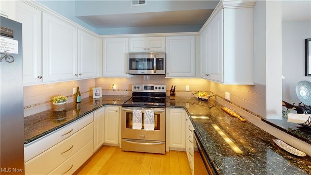 4699 Lake Road E 205, Geneva On The Lake, OH 44041