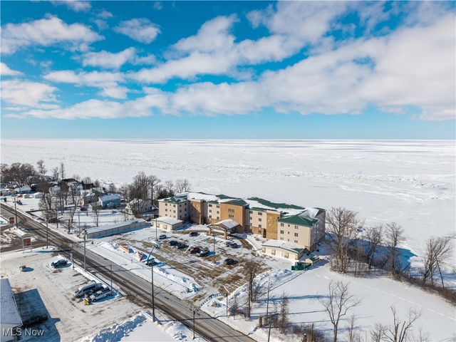 4699 Lake Road E 205, Geneva On The Lake, OH 44041