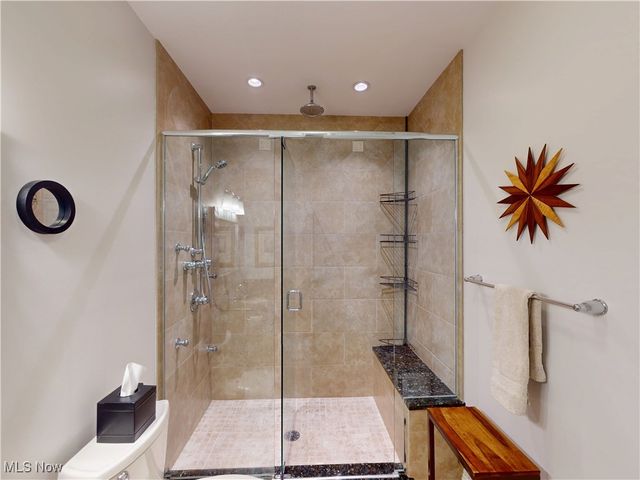 4699 Lake Road E 205, Geneva On The Lake, OH 44041