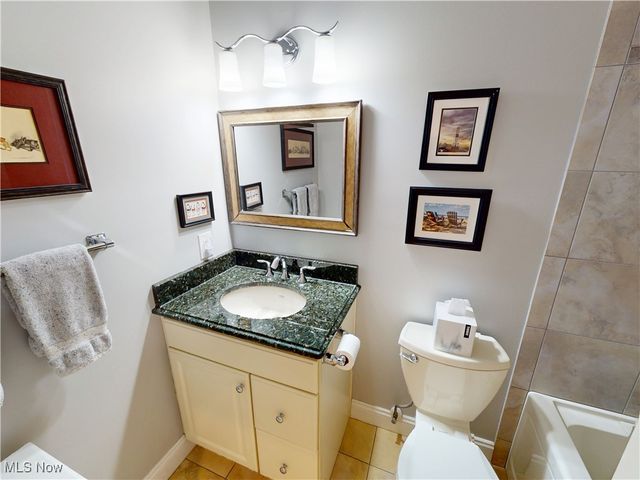 4699 Lake Road E 205, Geneva On The Lake, OH 44041