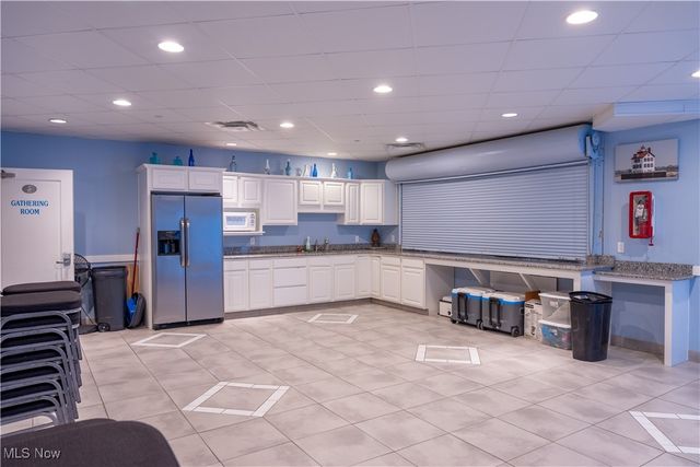 4699 Lake Road E 205, Geneva On The Lake, OH 44041