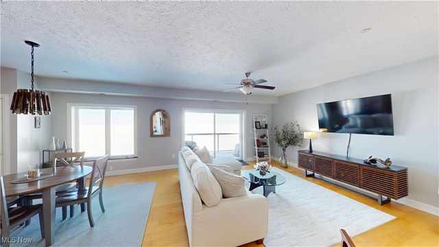 4699 Lake Road E 205, Geneva On The Lake, OH 44041