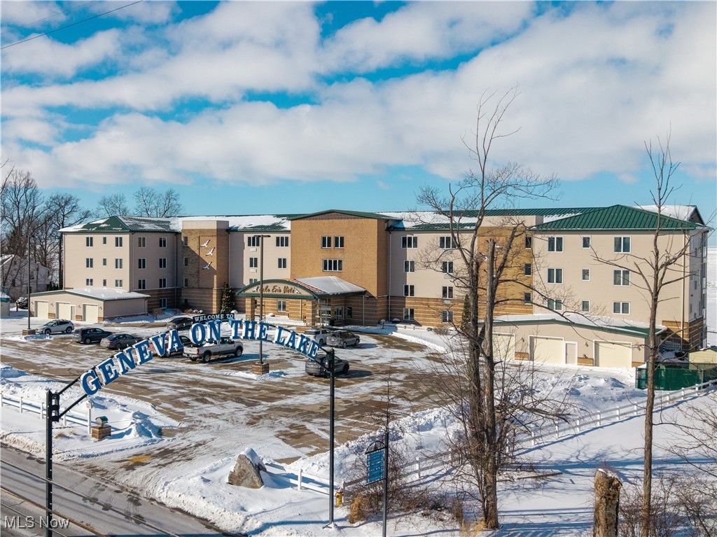 4699 Lake Road E 205, Geneva On The Lake, OH 44041