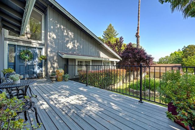 3855 N Lakeshore Blvd, Loomis, CA 95650