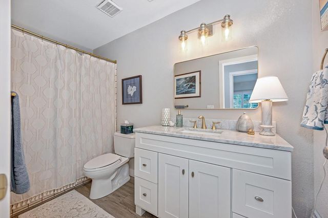3855 N Lakeshore Blvd, Loomis, CA 95650