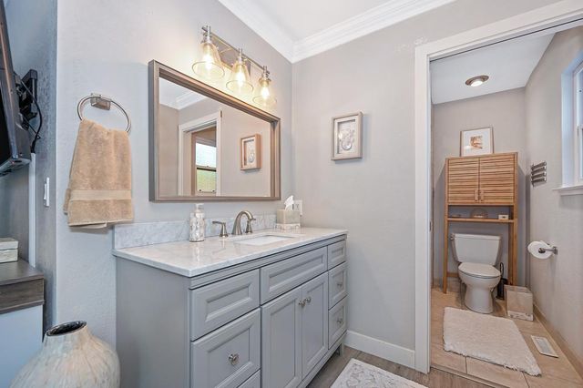 3855 N Lakeshore Blvd, Loomis, CA 95650