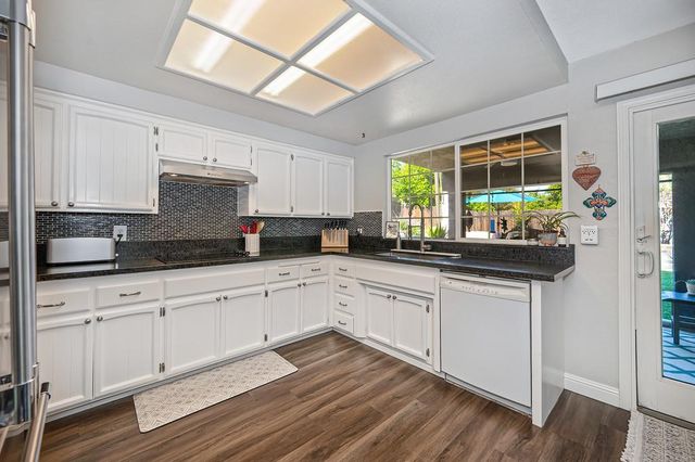 3855 N Lakeshore Blvd, Loomis, CA 95650