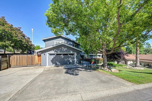 3855 N Lakeshore Blvd, Loomis, CA 95650