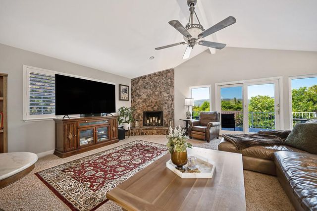 3855 N Lakeshore Blvd, Loomis, CA 95650