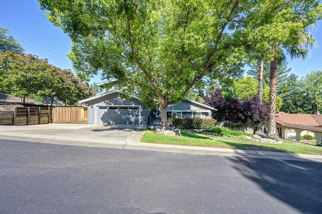 3855 N Lakeshore Blvd, Loomis, CA 95650