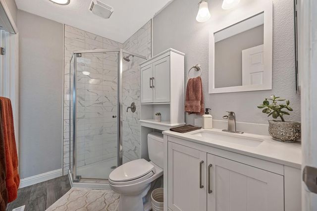 3855 N Lakeshore Blvd, Loomis, CA 95650