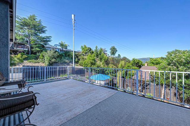 3855 N Lakeshore Blvd, Loomis, CA 95650