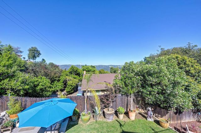 3855 N Lakeshore Blvd, Loomis, CA 95650