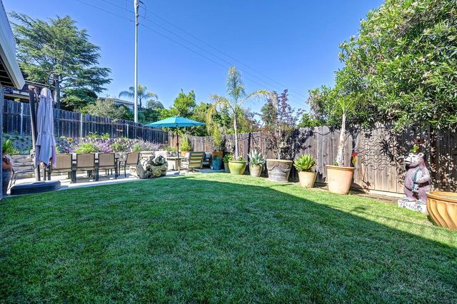 3855 N Lakeshore Blvd, Loomis, CA 95650