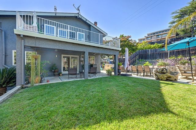 3855 N Lakeshore Blvd, Loomis, CA 95650