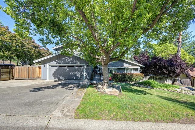 3855 N Lakeshore Blvd, Loomis, CA 95650