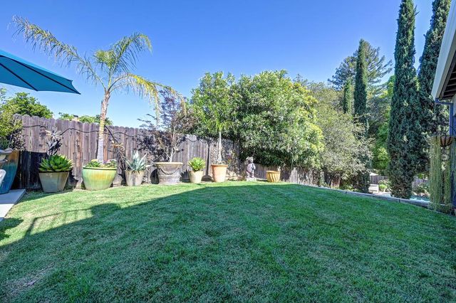 3855 N Lakeshore Blvd, Loomis, CA 95650