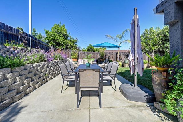 3855 N Lakeshore Blvd, Loomis, CA 95650