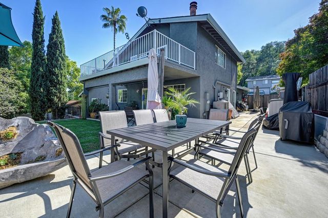 3855 N Lakeshore Blvd, Loomis, CA 95650