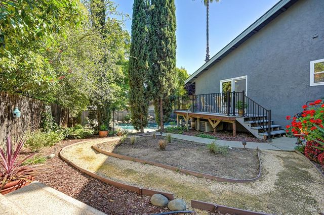 3855 N Lakeshore Blvd, Loomis, CA 95650