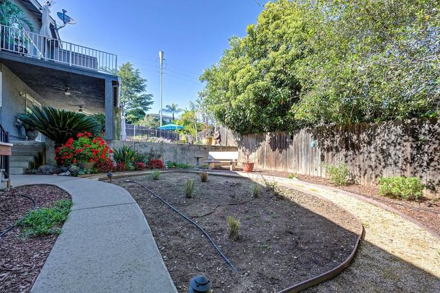 3855 N Lakeshore Blvd, Loomis, CA 95650