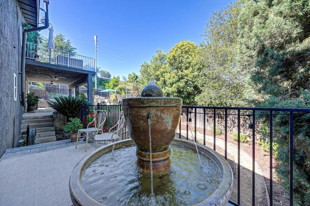 3855 N Lakeshore Blvd, Loomis, CA 95650