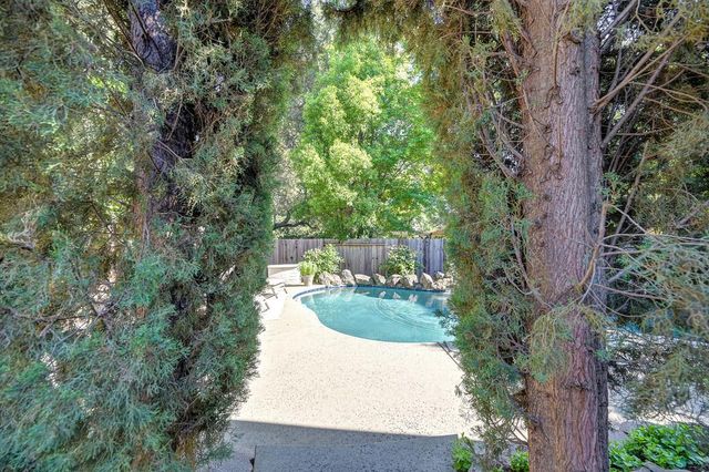 3855 N Lakeshore Blvd, Loomis, CA 95650