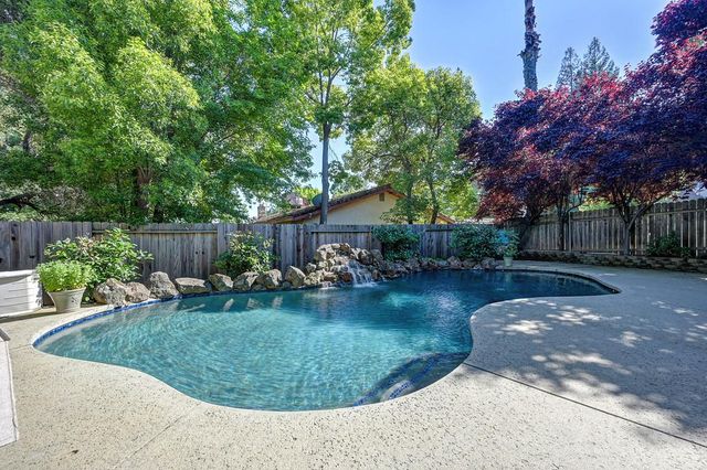 3855 N Lakeshore Blvd, Loomis, CA 95650