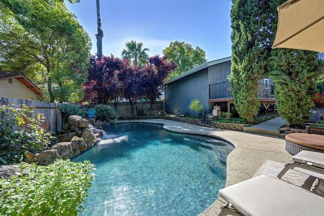3855 N Lakeshore Blvd, Loomis, CA 95650
