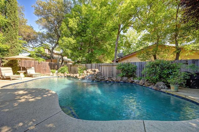 3855 N Lakeshore Blvd, Loomis, CA 95650
