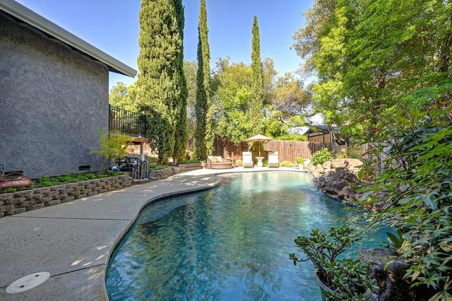 3855 N Lakeshore Blvd, Loomis, CA 95650