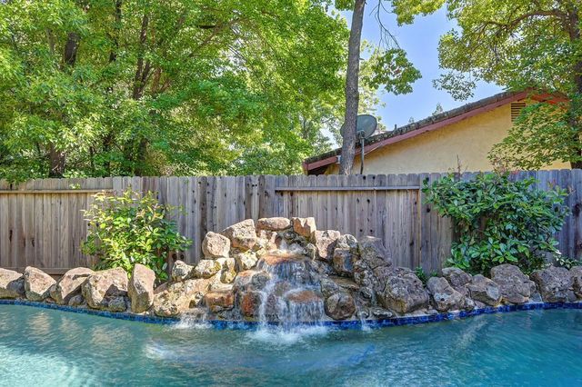 3855 N Lakeshore Blvd, Loomis, CA 95650