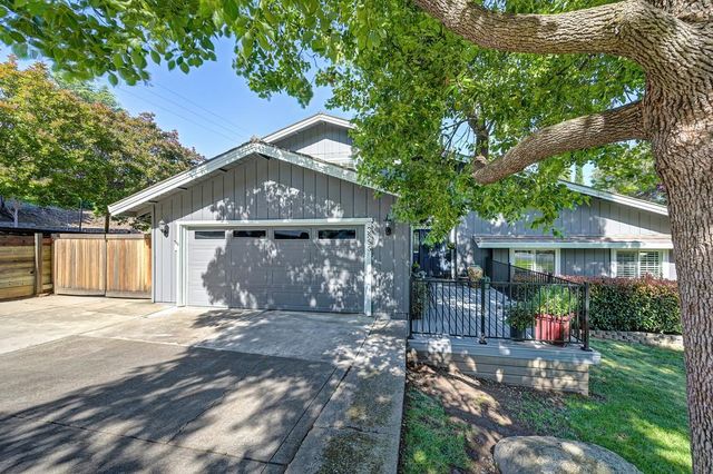 3855 N Lakeshore Blvd, Loomis, CA 95650