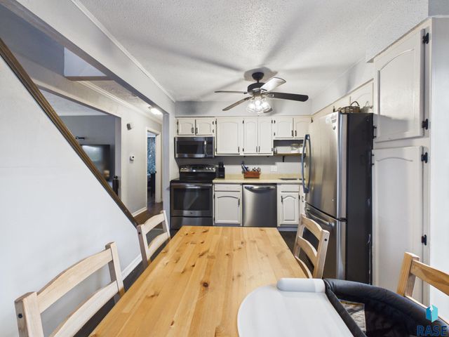 1613 S Van Eps Ave Avenue, Sioux Falls, SD 57105