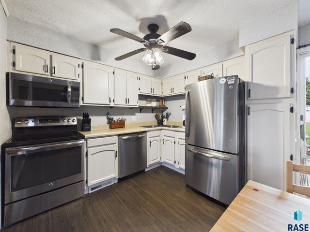 1613 S Van Eps Ave Avenue, Sioux Falls, SD 57105