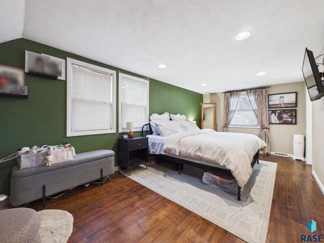 1613 S Van Eps Ave Avenue, Sioux Falls, SD 57105
