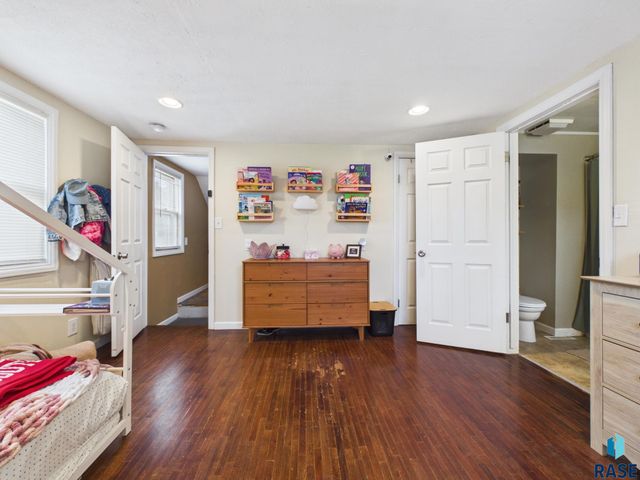 1613 S Van Eps Ave Avenue, Sioux Falls, SD 57105