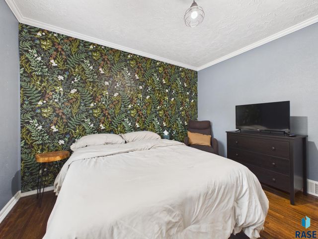 1613 S Van Eps Ave Avenue, Sioux Falls, SD 57105