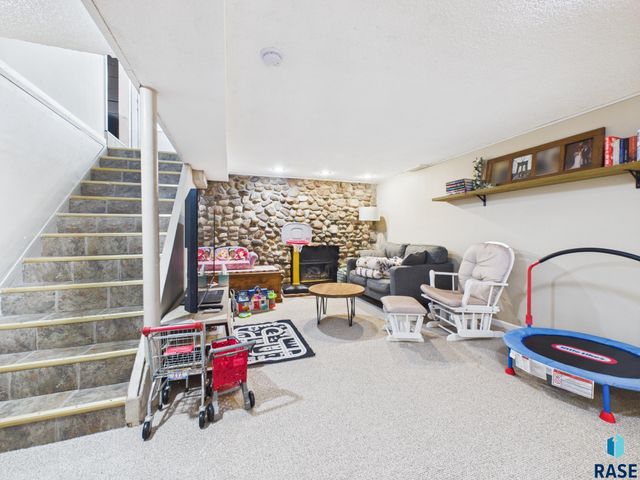 1613 S Van Eps Ave Avenue, Sioux Falls, SD 57105