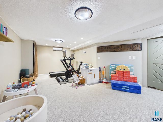 1613 S Van Eps Ave Avenue, Sioux Falls, SD 57105