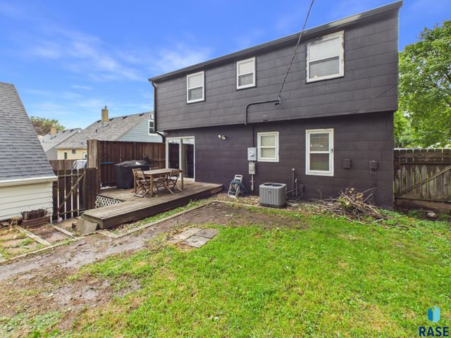 1613 S Van Eps Ave Avenue, Sioux Falls, SD 57105