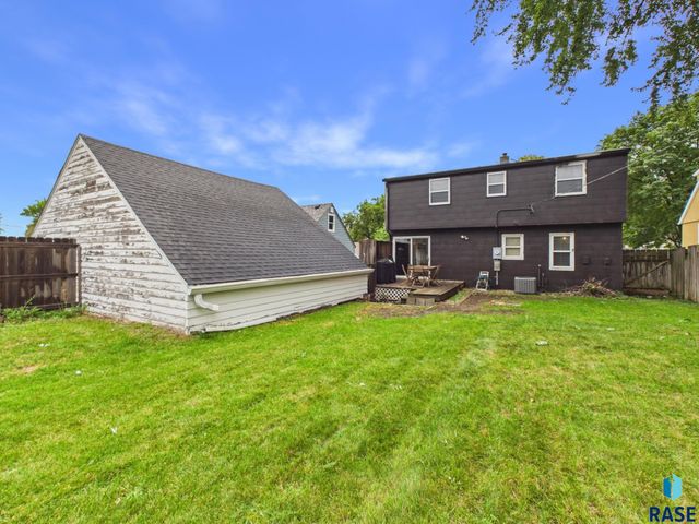 1613 S Van Eps Ave Avenue, Sioux Falls, SD 57105